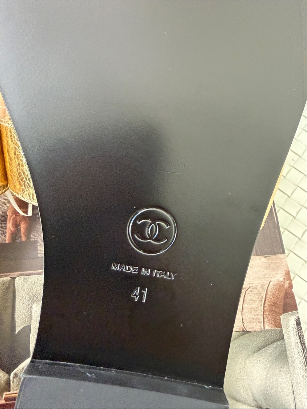 Chanel SS 26 Blazy Gold Crackled Leather CC Logo Slides Flat Mules Sandals 41 - Picture 17 of 17